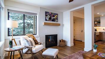 Condo, Multiple Beds, Patio, Mountain View (Bluff Condo 4138) | Living area | 42-inch flat-screen TV with digital channels