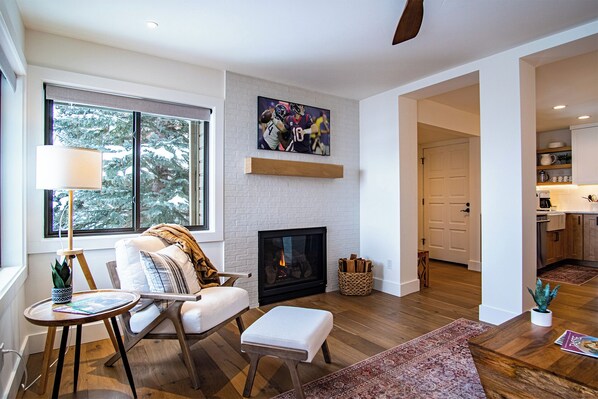 Condo, Multiple Beds, Patio, Mountain View (Bluff Condo 4138) | Living area | 42-inch flat-screen TV with digital channels