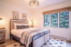 Condo, várias camas, sacada, vista para a montanha (Sunburst 33) | 3 quartos, individualmente decorados, individualmente mobiliados