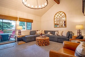 Condo, Multiple Beds, Balcony, Mountain View (Sunburst 33) | Living area