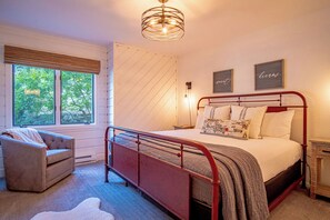 Condo, nhiều giường, ban công, quang cảnh núi (Sunburst 33) | 3 phòng ngủ, trang trí khác biệt 