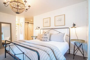 Condo, Multiple Beds, Balcony, Mountain View (Sunburst 33) | 3 bedrooms, individually decorated, individually furnished, bed sheets