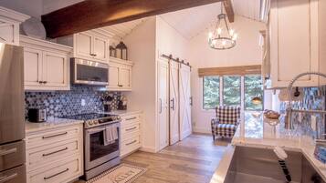 Condo, Multiple Beds, Balcony, Mountain View (Sunburst 33) | Private kitchen | Dining tables