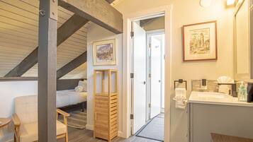 Condo, varias camas, chimenea, vista a la montaña (Sun Valley Condo 118) | 2 habitaciones, decoración personalizada y muebles diferentes