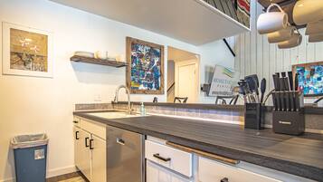 Condo, Multiple Beds, Fireplace, Mountain View (Sun Valley Condo 118) | Private kitchen | Dining tables