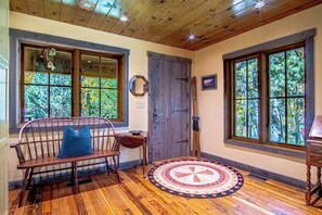 小屋, 多张床, 露台, 山景 (Board's Sunset Ranch) | 住宿内部