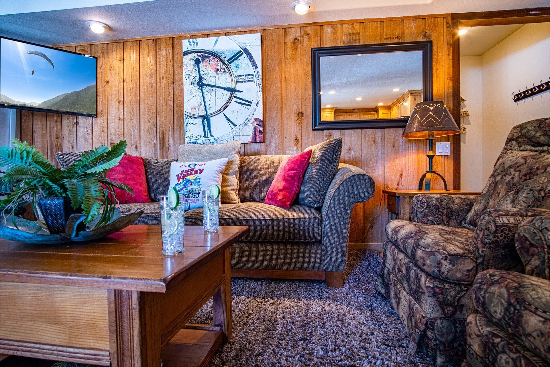 Condo, Multiple Beds, Fireplace, Mountain View (Sun Valley Condo 137) | Living area | 42-inch flat-screen TV with digital channels