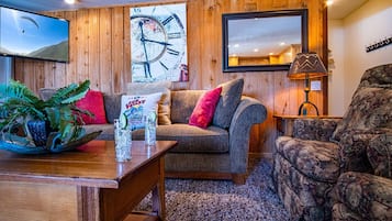 Kondominium, Beberapa Tempat Tidur, perapian, pemandangan gunung (Sun Valley Condo 137) | Area keluarga | Televisi layar datar 42-inci dengan saluran TV digital