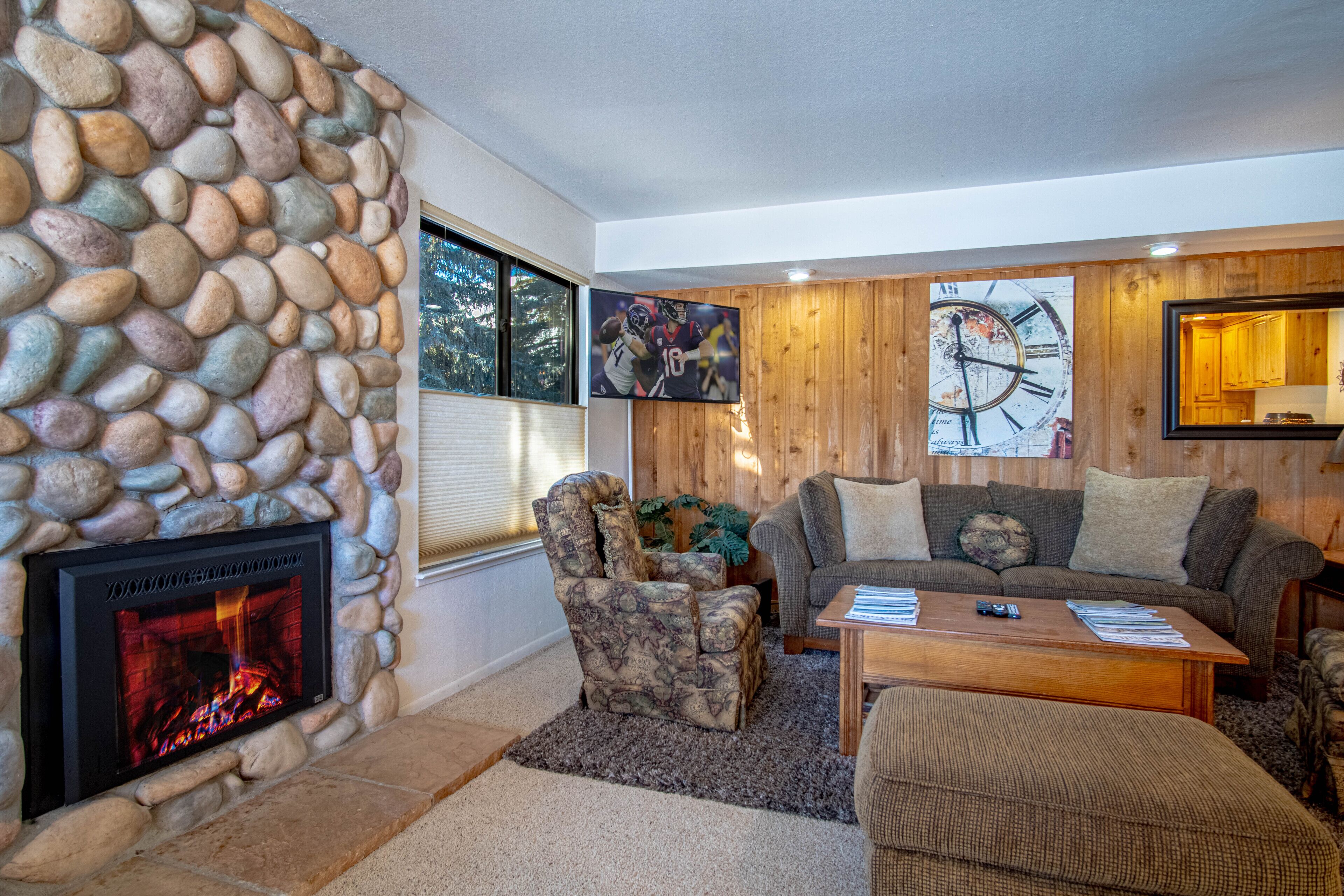 Condo, Multiple Beds, Fireplace, Mountain View (Sun Valley Condo 137) | Living area
