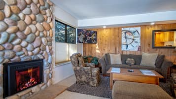 Condo, Multiple Beds, Fireplace, Mountain View (Sun Valley Condo 137) | Living area | 42-inch flat-screen TV with digital channels