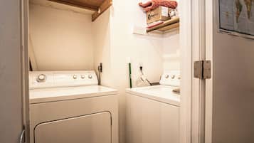 Appartamento, letti multipli, caminetto, vista montagna (Sun Valley Condo 137) | Lavanderia