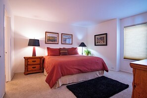 Condo, Multiple Beds, Fireplace, Mountain View (Sun Valley Condo 137) | 2 bedrooms, individually decorated, individually furnished, bed sheets