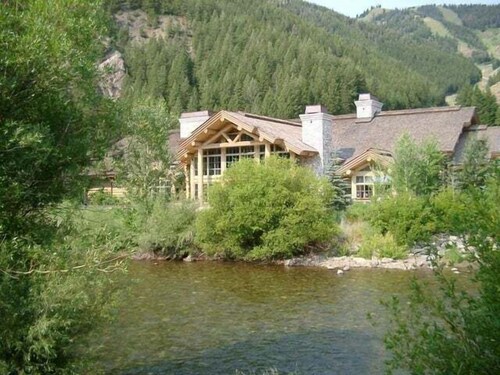 Sv137 - Walk to Lifts & Town - Hot Tub & Pool