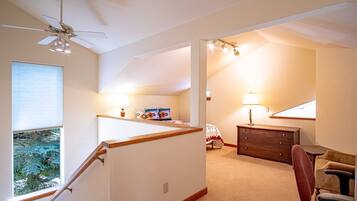 House, Multiple Beds, Patio, Mountain View (Sunflower Lane) | Interior