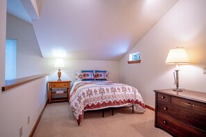 Huis, meerdere bedden, patio, uitzicht op bergen (Sunflower Lane) | 4 slaapkamers, individueel gedecoreerd, individueel gemeubileerd