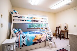 House, Multiple Beds, Patio, Mountain View (Sunflower Lane) | 4 bedrooms, individually decorated, individually furnished, bed sheets