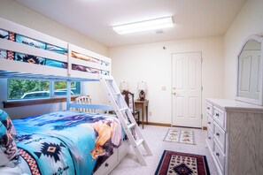 独立别墅, 多张床, 露台, 山景 (Sunflower Lane) | 4 多间卧室、特色装修、特色家居、床单