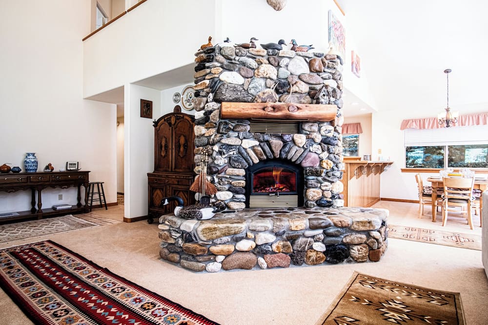Sunflower Lane - 4BD Sun Valley Retreat + Resort Amenities