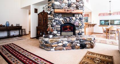 Sunflower Lane - 4BD Sun Valley Retreat + Resort Amenities