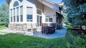 Tempat makan outdoor