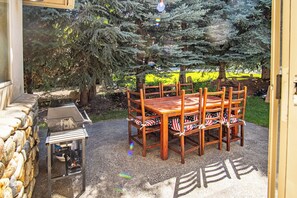 รับประทานอาหารกลางแจ้ง