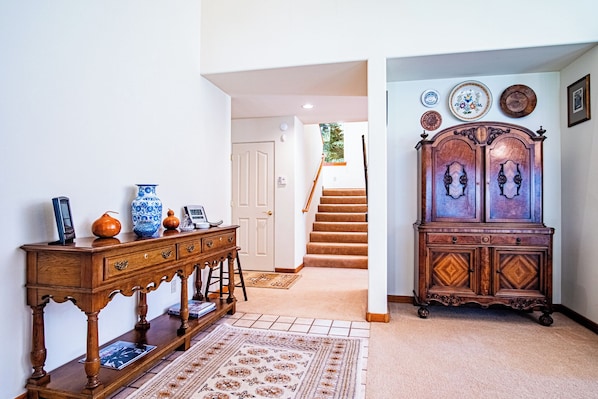 House, Multiple Beds, Patio, Mountain View (Sunflower Lane) | Interior