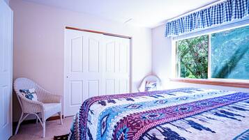 4 bedrooms, individually decorated, individually furnished, bed sheets