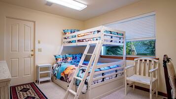 Casa, letti multipli, patio, vista montagna (Sunflower Lane) | 4 camere, con stile personalizzato, con arredamento individuale