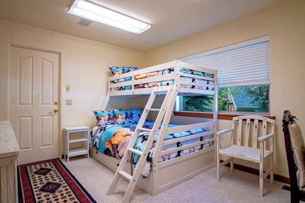 บ้านพัก, หลายเตียง, ลานระเบียง, วิวภูเขา (Sunflower Lane) | 4 ห้องนอน, ห้องพักตกแต่งอย่างมีเอกลักษณ์, ตกแต่งพิเศษโดยเฉพาะ