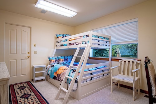 Sunflower Lane - 4BD Sun Valley Retreat + Resort Amenities