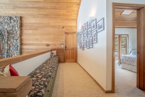 Maison, plusieurs lits, patio, vue montagne (River House) | 4 chambres, décoration personnalisée, ameublement personnalisé