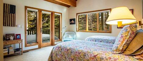 House, Multiple Beds, Patio, Mountain View (River House) | 4 bedrooms, individually decorated, individually furnished, bed sheets