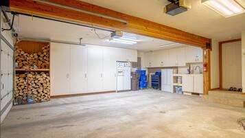 Casa, diversos llits, pati, vistes a la muntanya (River House) | Interior