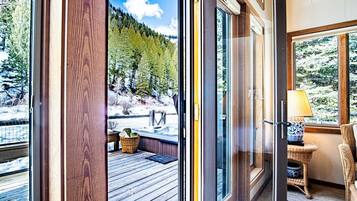 ุงูู
ูุดุฃุฉ ู
ู ุงูุฏุงุฎู