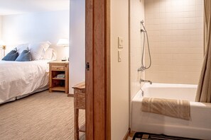 4 habitaciones, decoración personalizada y muebles diferentes 