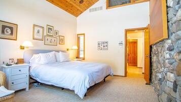 House, Multiple Beds, Patio, Mountain View (River House) | 4 bedrooms, individually decorated, individually furnished, bed sheets