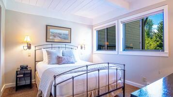 3 bedrooms, individually decorated, individually furnished, bed sheets