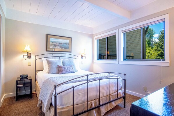 3 bedrooms, individually decorated, individually furnished, bed sheets