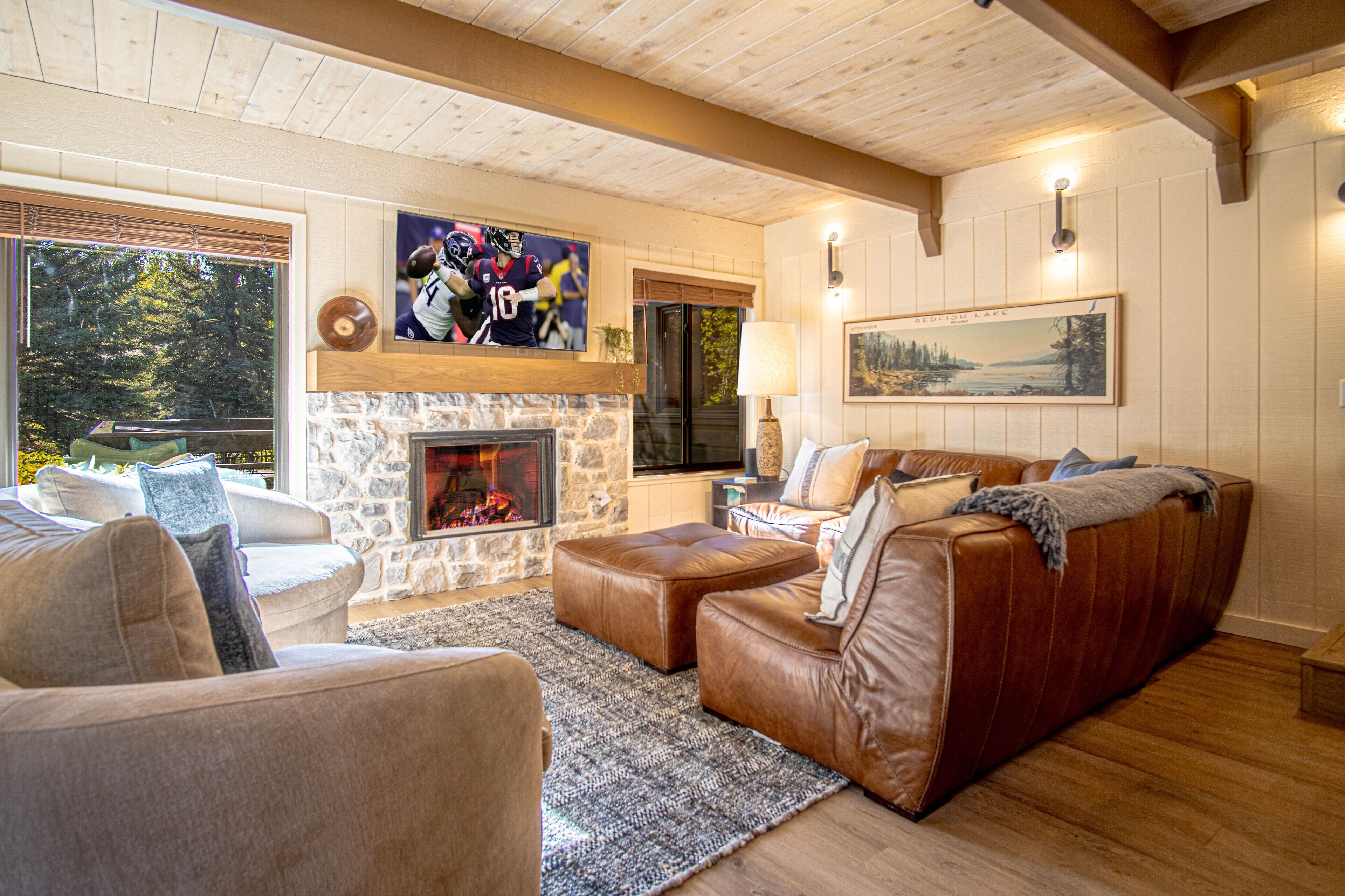 คอนโด, หลายเตียง, ลานระเบียง, วิวภูเขา (Creekside in Sun Valley 1294) | บริเวณนั่งเล่น | ทีวีจอแบน 42 นิ้ว พร้อมช่องดิจิตอล