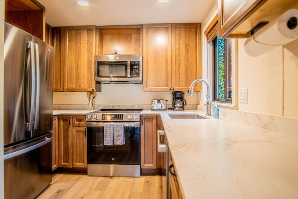 Condo, Multiple Beds, Patio, Mountain View (Creekside in Sun Valley 1294) | Private kitchen | Dining tables