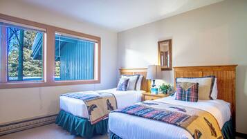 Bloc d'apartaments, diversos llits, balcó, vistes a la muntanya (Stonehenge Condo #5) | 2 dormitoris, decoració individual, mobiliari individual i roba de llit