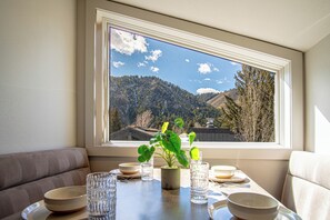 コンドミニアム ベッド (複数台) バルコニー マウンテンビュー (Stonehenge Condo #5) | レストラン