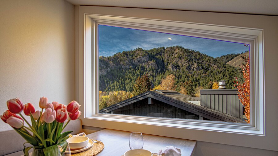 Stonehenge Condo - Nr Ski Lifts & Downtown!