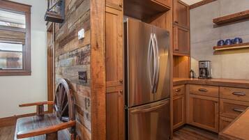 Apartment, Mehrere Betten, Balkon, Bergblick (251 Second Avenue B) | Eigene Küche