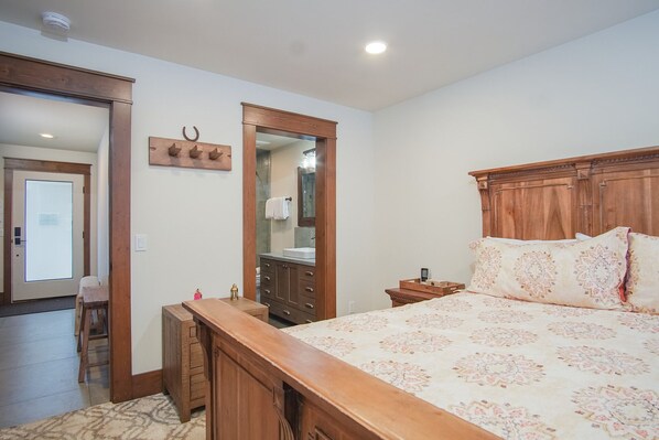 2 عدّة غرف نوم وبديكورات فريدة لكل غرفة وطراز فريد لكل وحدة