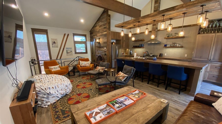 DT Ketchum - Chill, Two-story Getaway w/ a Gourmet Kitchen - Walk Downtown & to River Run Lifts