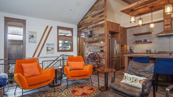 Condo, Multiple Beds, Balcony, Mountain View (251 Second Avenue B) | Interior