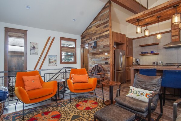 Condo, Multiple Beds, Balcony, Mountain View (251 Second Avenue B) | Interior