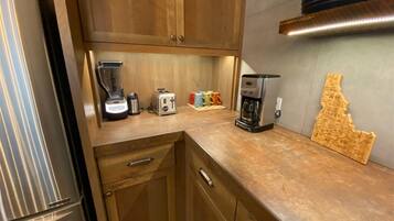 Condo, Multiple Beds, Balcony, Mountain View (251 Second Avenue B) | Private kitchen