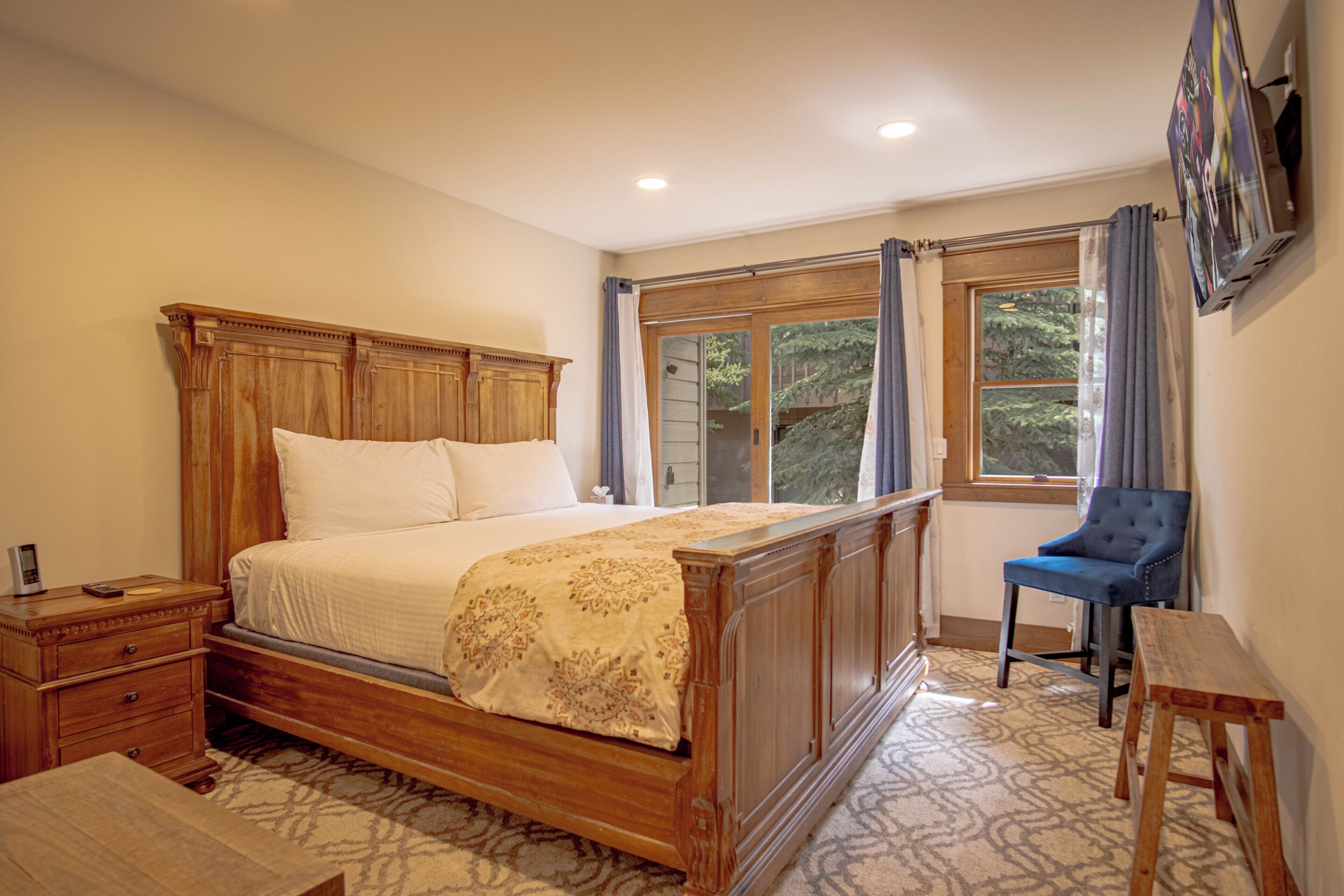 2 bedrooms, individually decorated, individually furnished, bed sheets